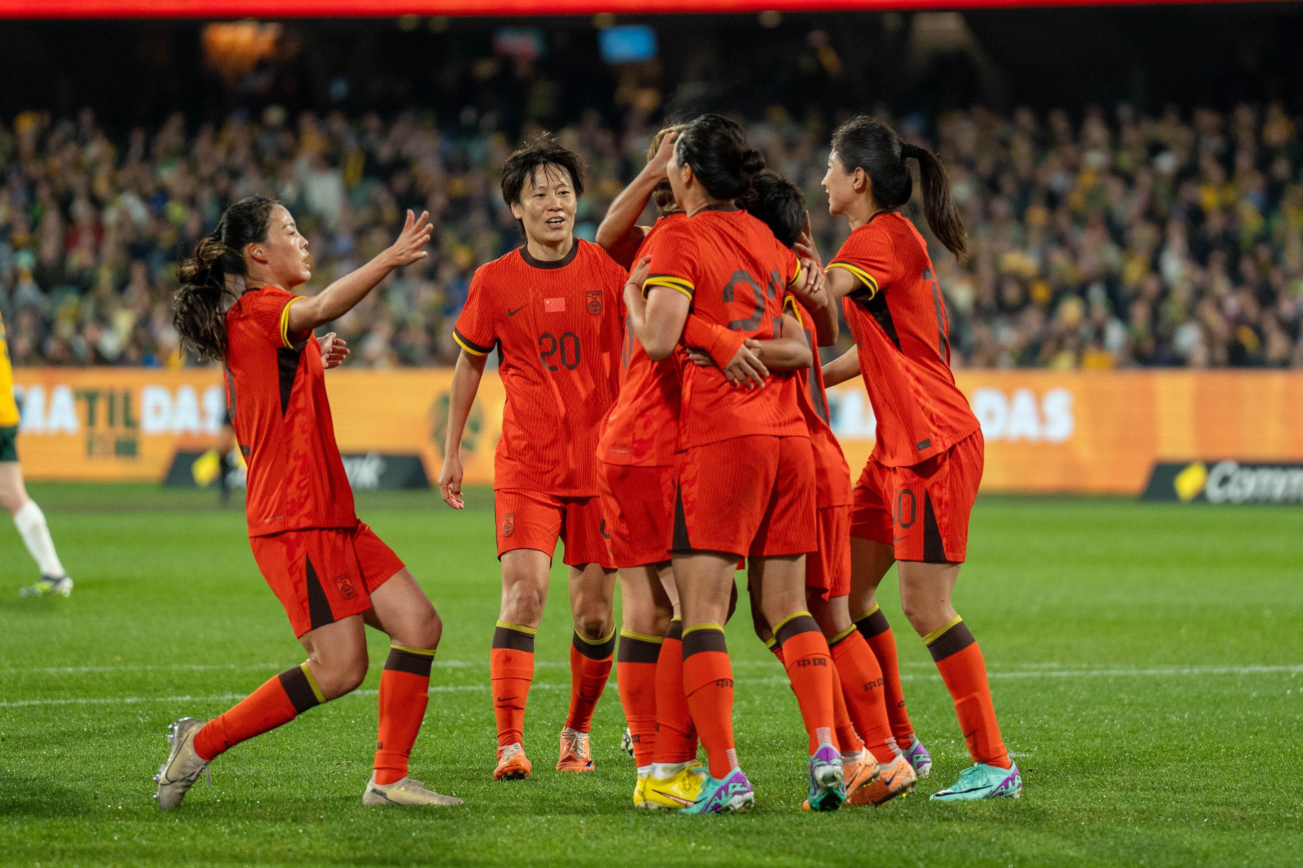 中国女足备战国际女足友谊赛，巅峰对决