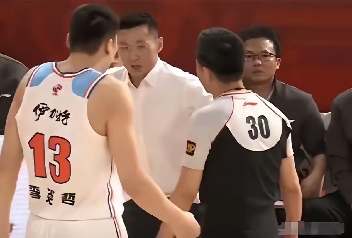 新疆队主教练调整战术实现团结协作的简单介绍