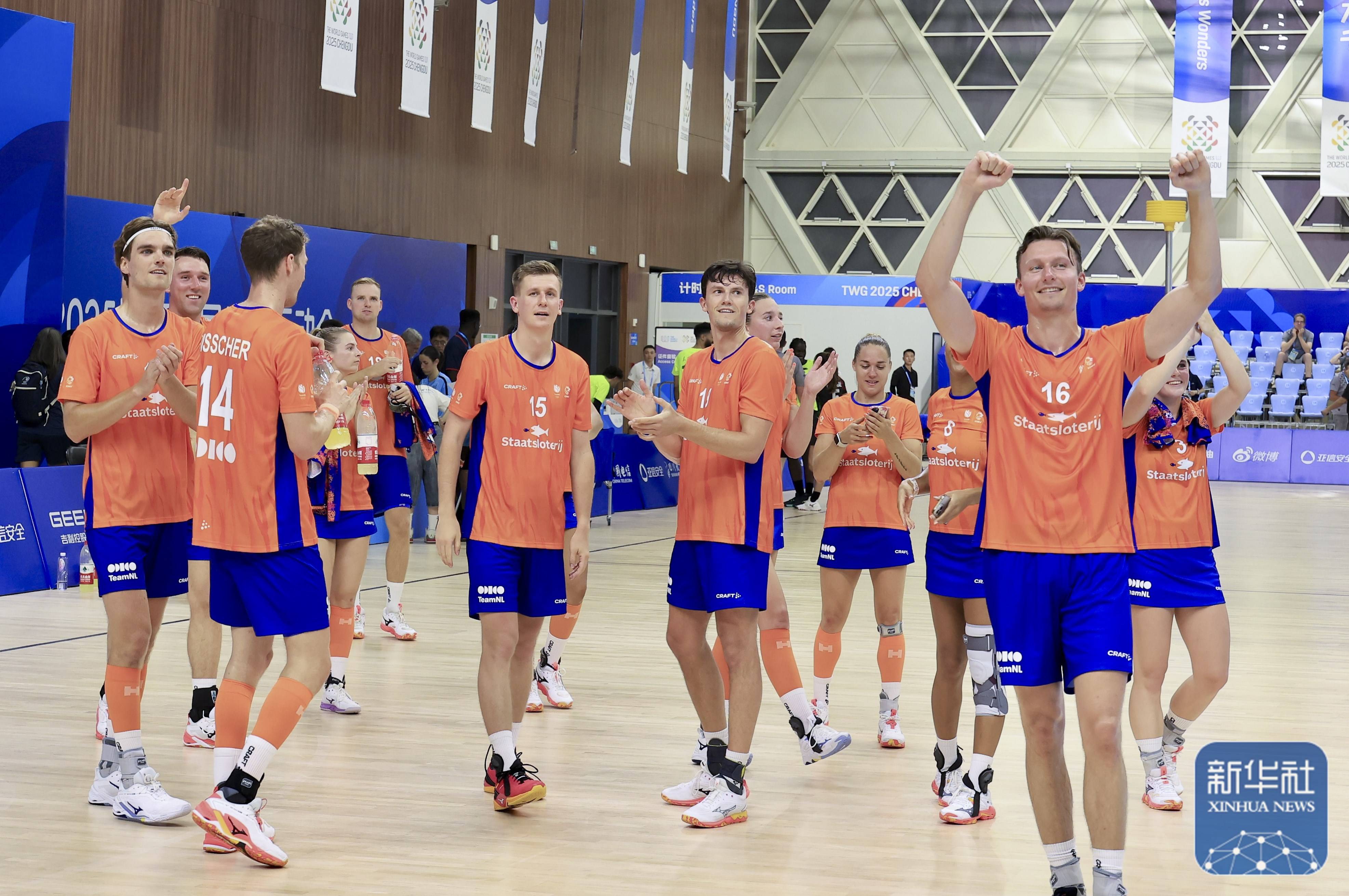 荷兰队在比赛中展现出色团队合作