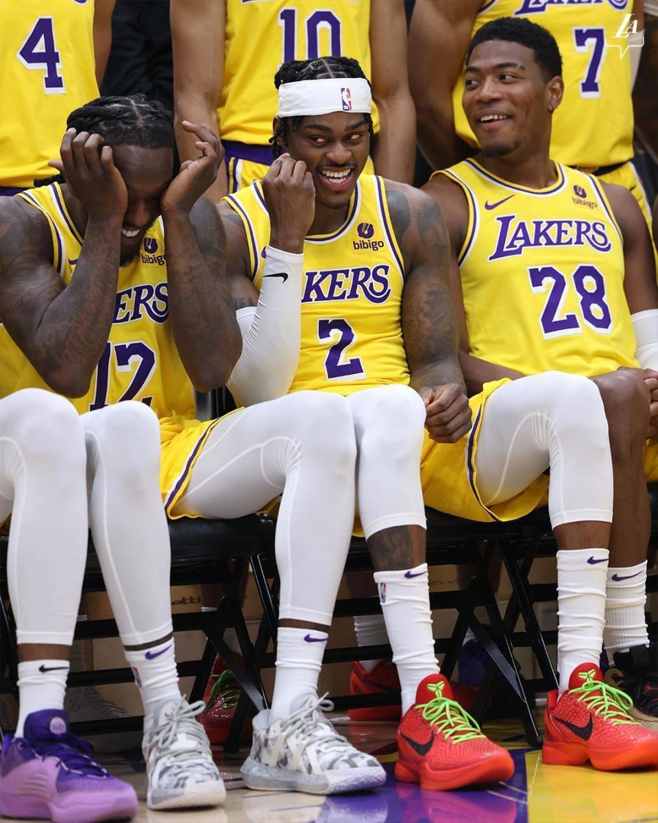 湖人队备战新赛季，球员集体训练