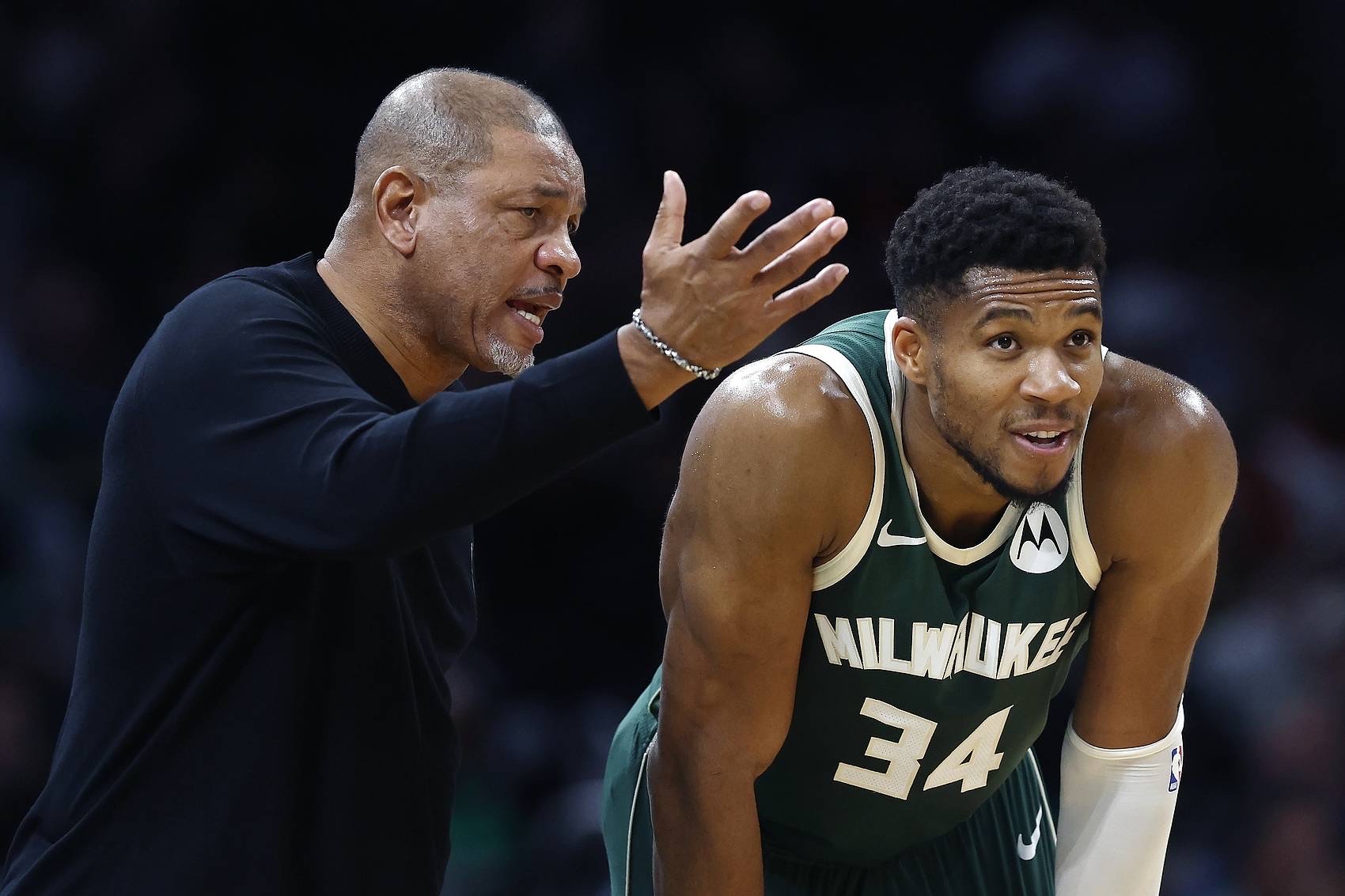 关于雄鹿再胜魔术,字母哥状态火爆的信息 关于雄鹿再胜魔术,字母哥状态火爆的信息