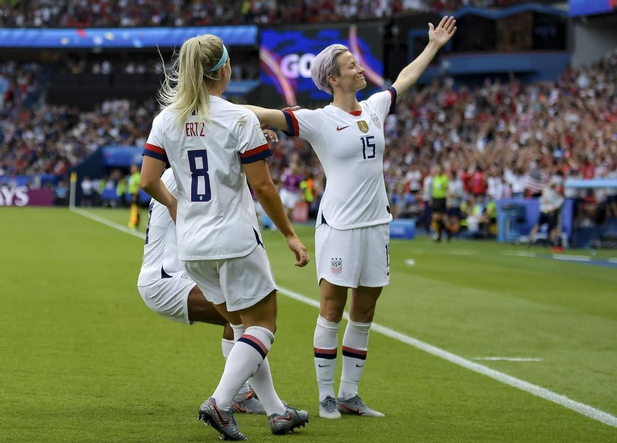 德国女足在比赛中领先对手取得胜利