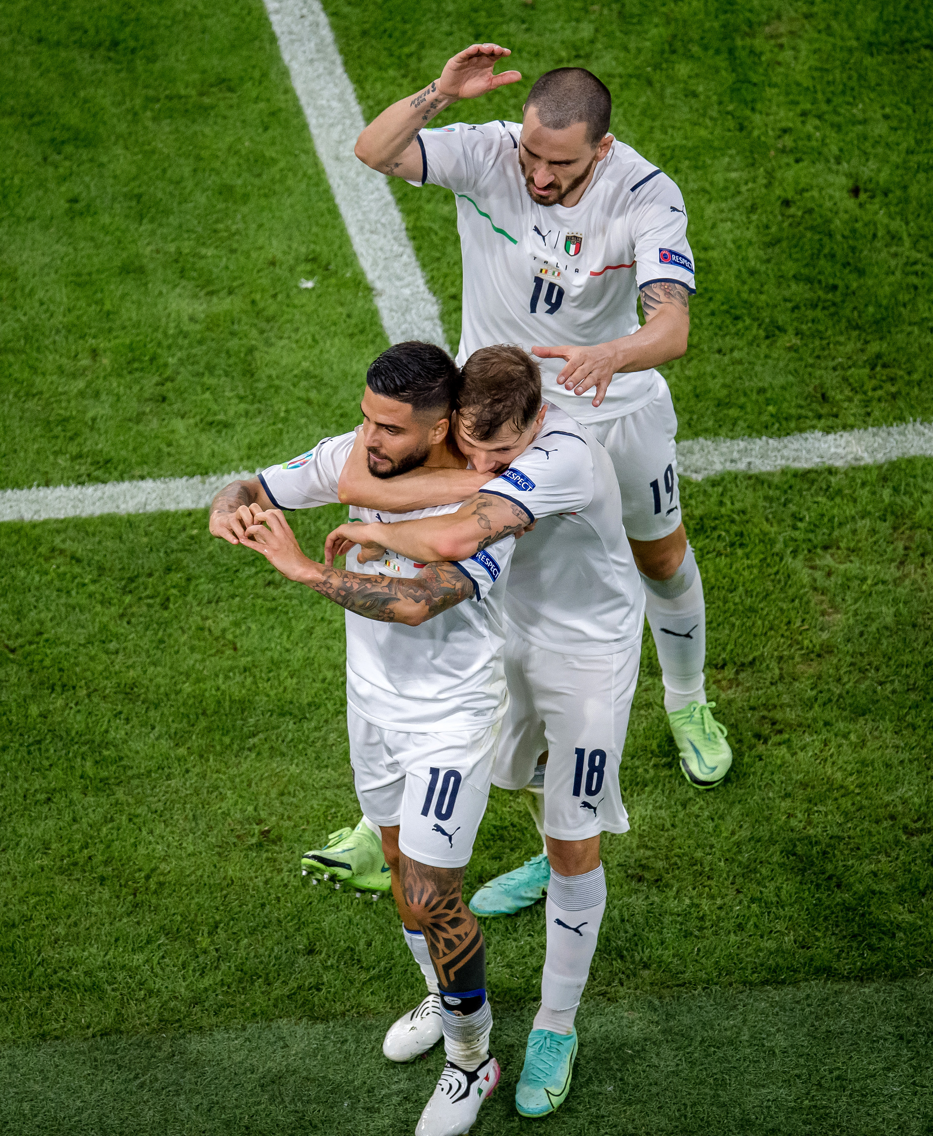 法国队力挫意大利队晋级欧洲杯决赛