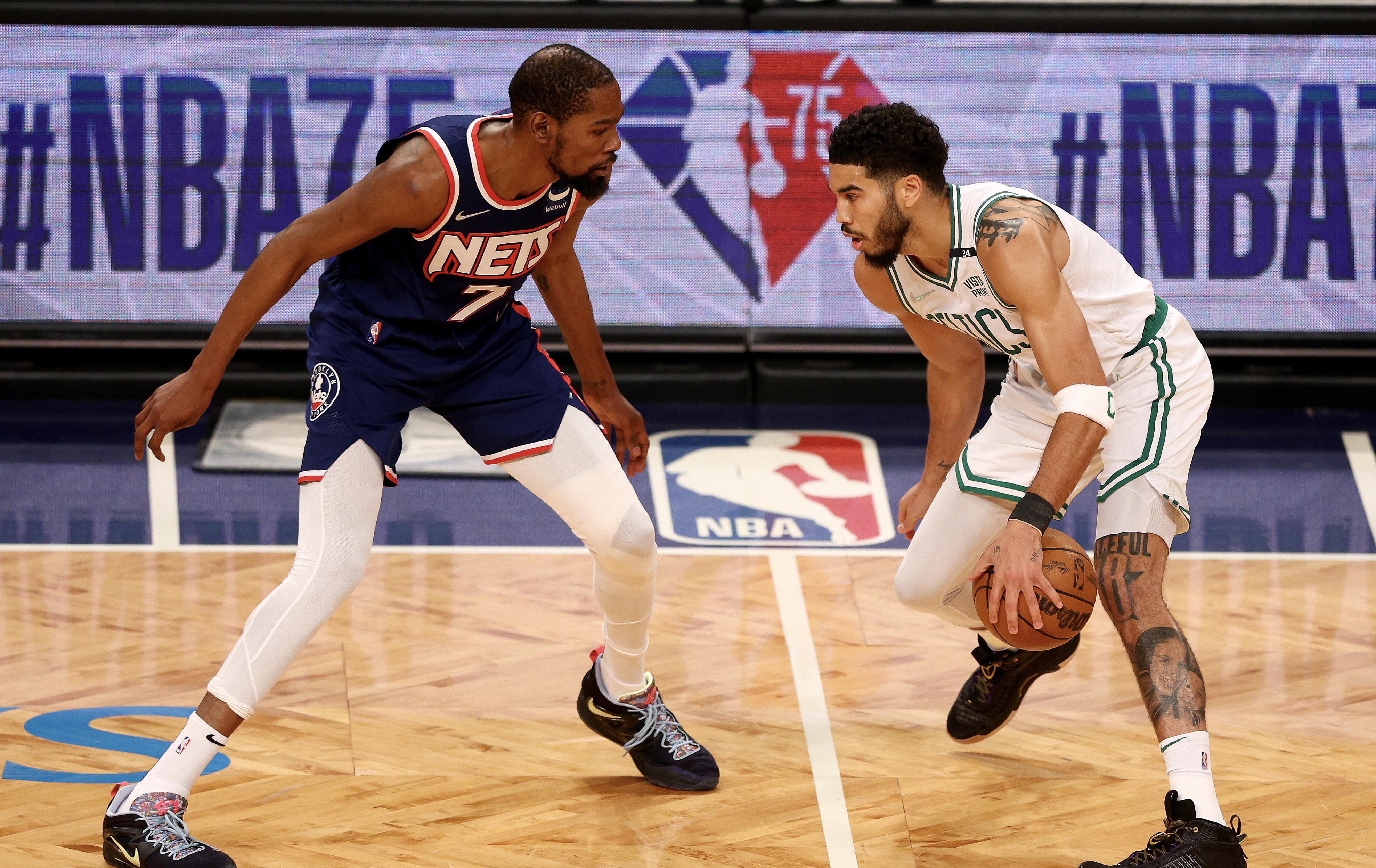 开云体育入口-猛龙主场取胜布克乔感受季后赛的热度