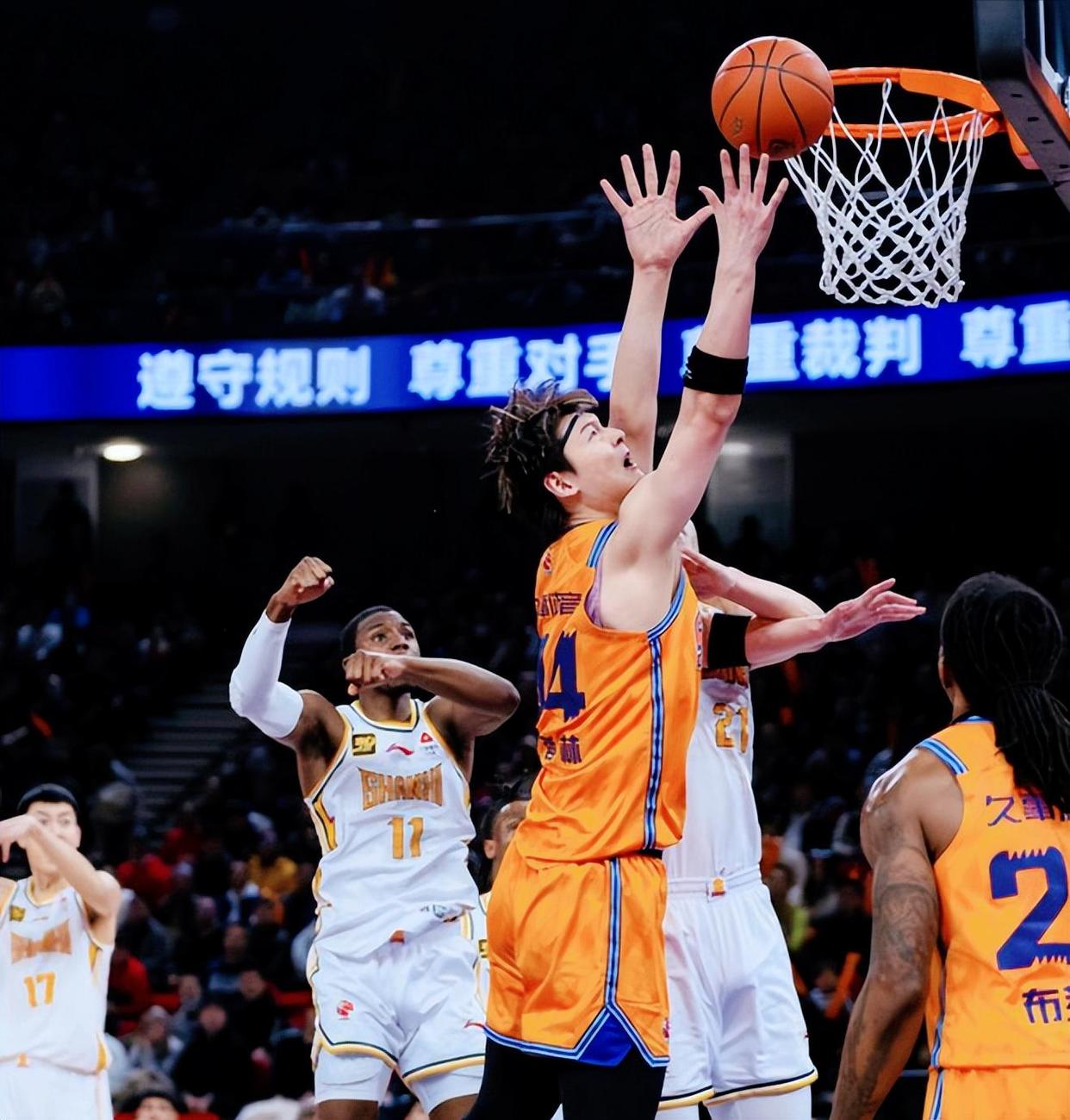 开云官网-联赛中新赛季的黑马球队浮出水面