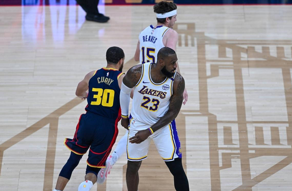 开云体育入口-湖人球员表现出色，带领球队取得胜利