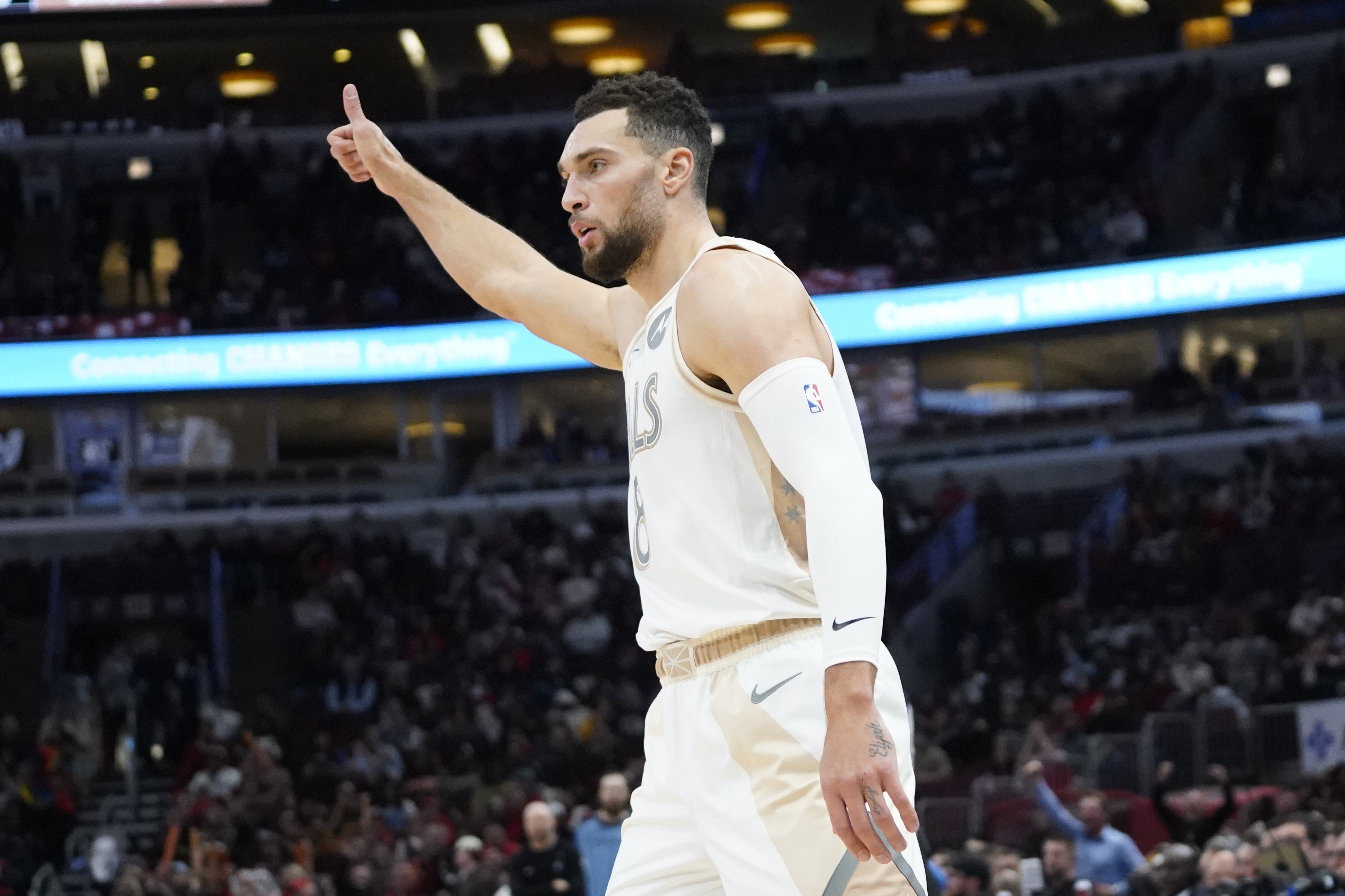 开云体育入口-篮网大胜老鹰，伊戈达拉全场高效