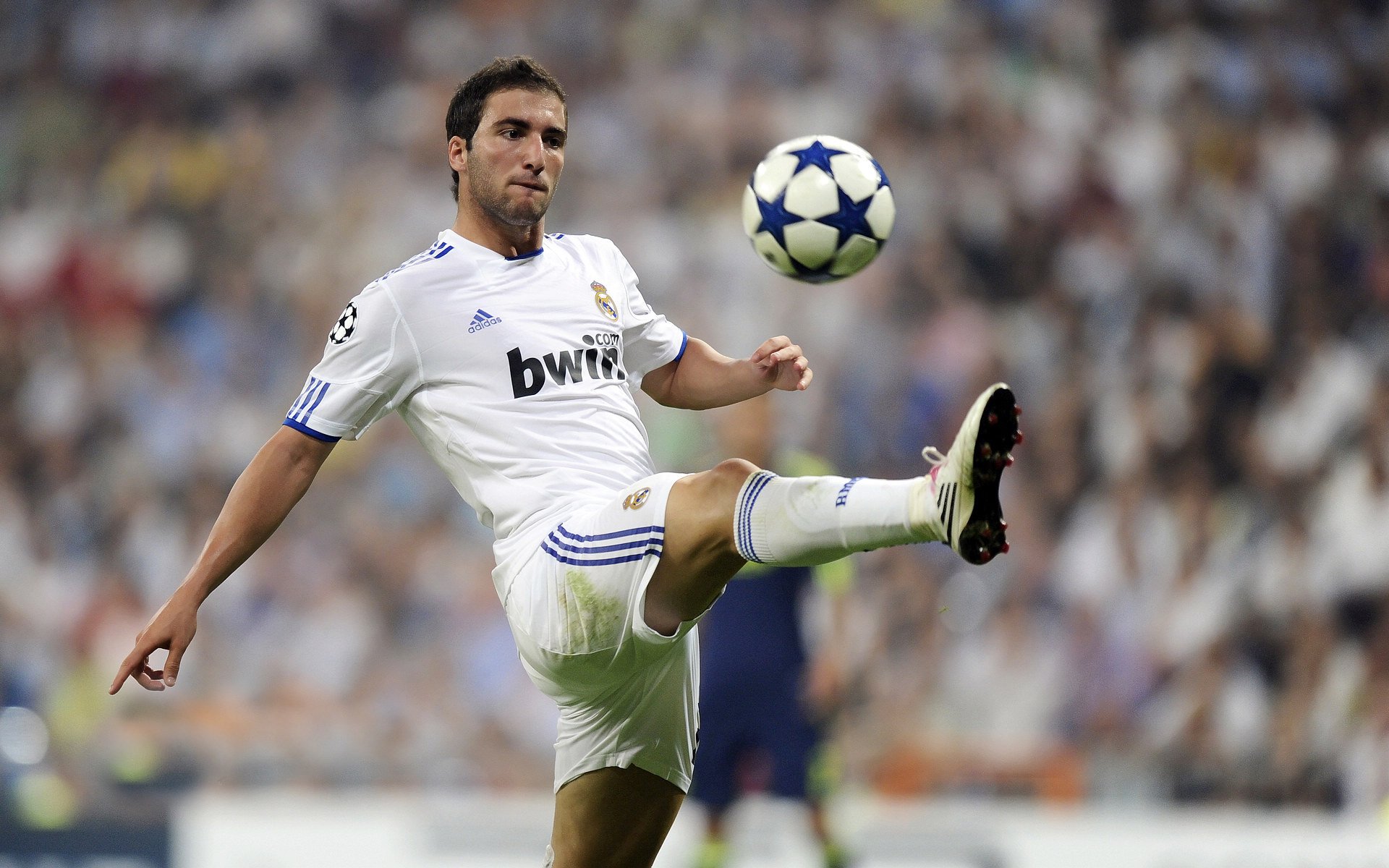 开云体育在线-神隐之墙，门迪如何让格列兹曼消失，助拜仁零封掀翻马竞