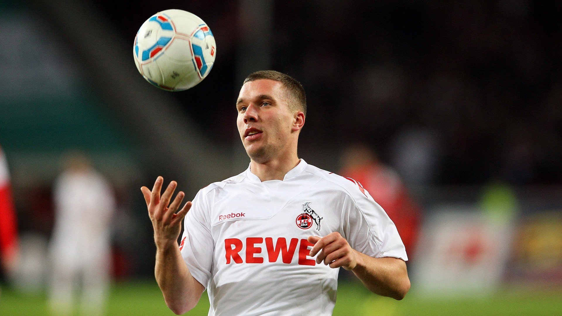 当黄黑风暴遭遇东瀛武士，萨拉赫在平行赛道上的千场寓言