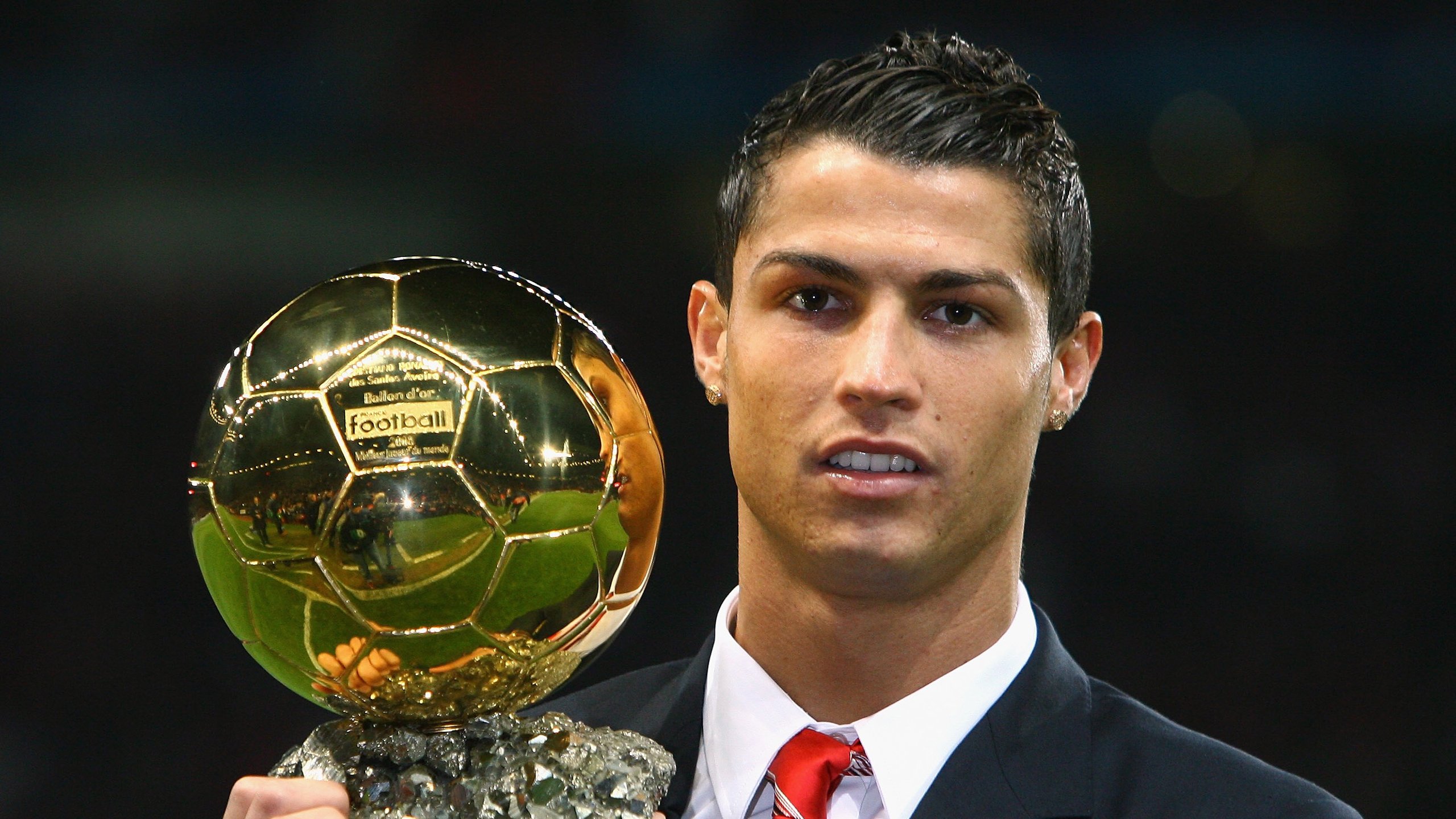 当绿茵绝杀遇见乒乓魔舞，两个致命瞬间如何定义了体育之美？